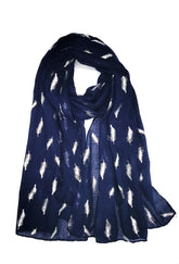 Scarf with feather pattern